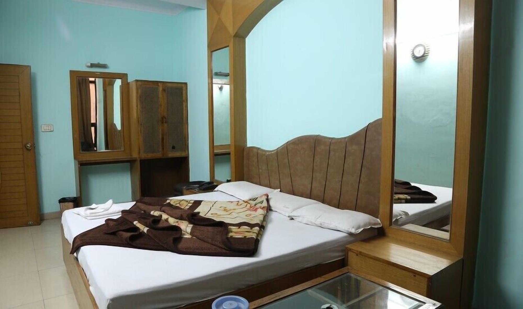 Hotel Delhi Regency Buitenkant foto